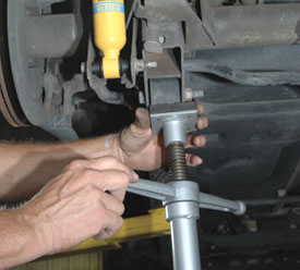 DIY Shock & Strut Installation - Extreme How To